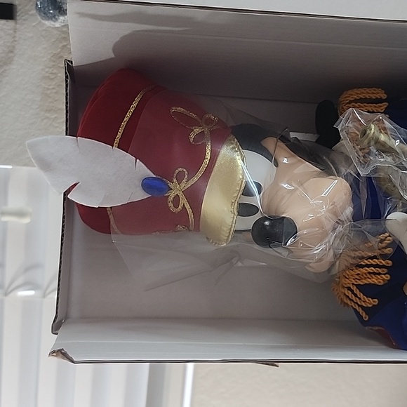 BNIB Rare Disney Battery Operated Musical Goofy Nutcracker Style Figurine - Picture 2 of 13